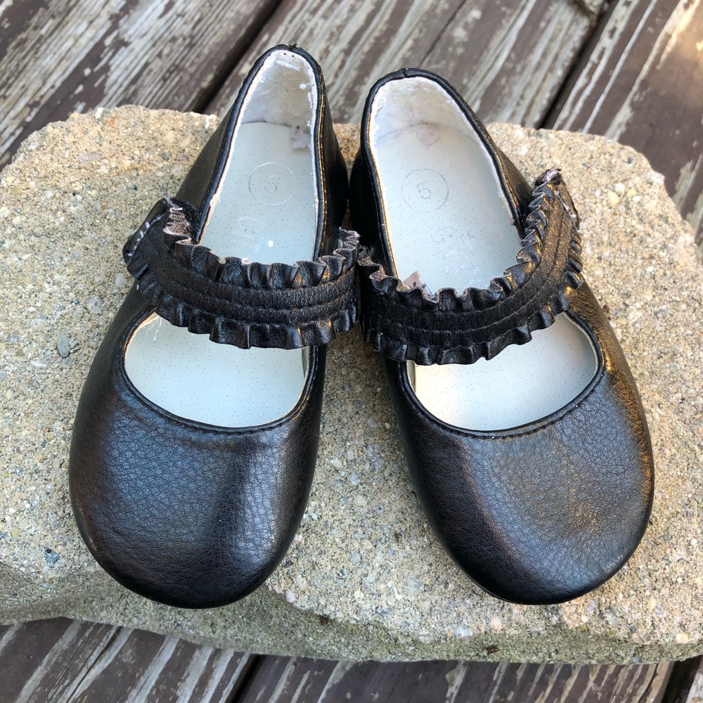 Black Circo Ruffle Strap Mary Jane Toddler Shoes